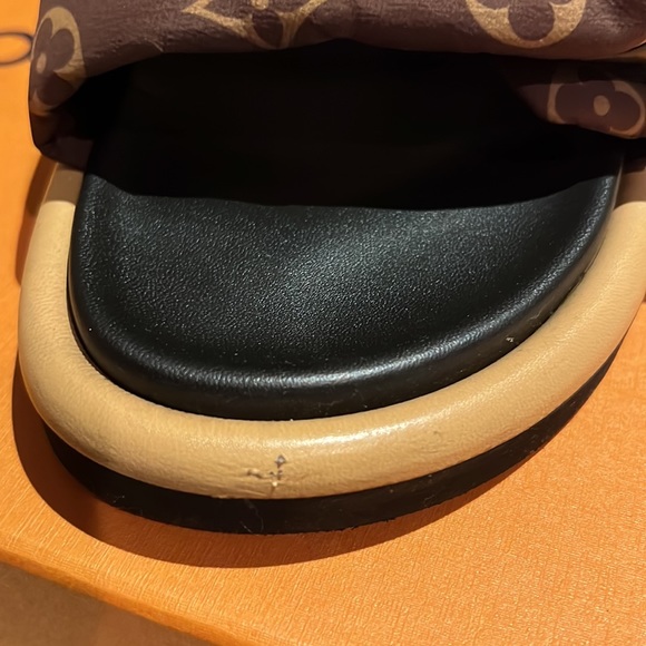 Louis Vuitton Pillow Slide - Picture 7 of 14